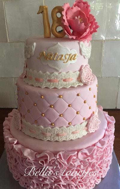 Classic pink and gold - Cake by Bella s taartjes