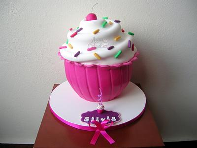 Giant Cupcake! - Cake by Artur Cabral - Home Bakery