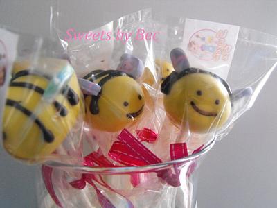 Cute bee cake pops - Cake by Bec