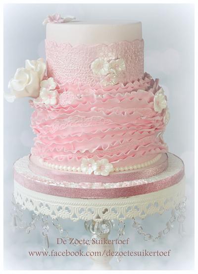Pink and ruffles birthday cake. Finally 21! - Cake by De Zoete Suikertoef