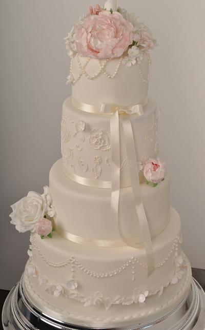 Romantik - Cake by Gillian's cakes