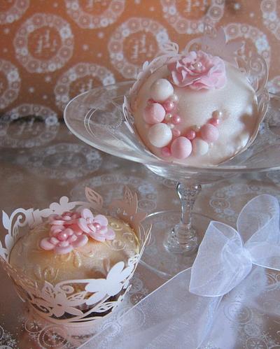 Vintage Wedding Cupcakes - Cake by Tracey