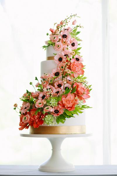 Peach Poppies and Bees Sugar Flower Cake - Cake by Alex Narramore (The Mischief Maker)