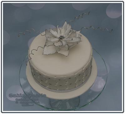 2014 Xmas Poinsettia - Cake by Suzanne Readman - Cakin' Faerie
