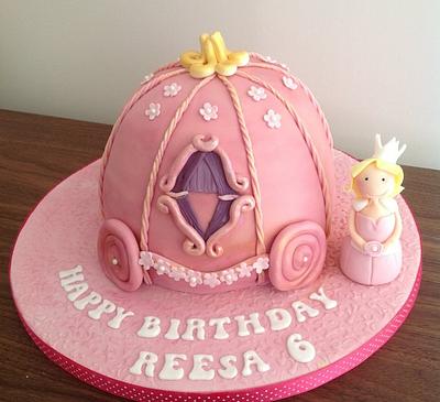 Cinderella carriage cake - Cake by Justmunchkins