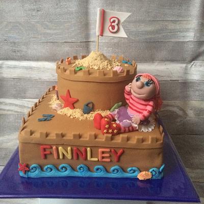 Sand castle with cupcakes - Cake by Tammy's Taarten