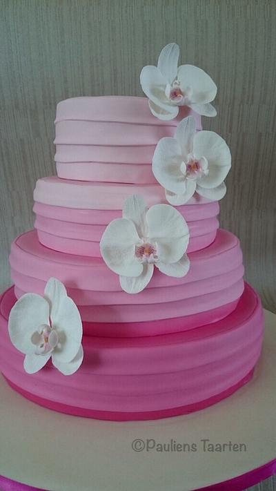 Pink ombre weddingcake, with sugar orchids - Cake by Pauliens Taarten