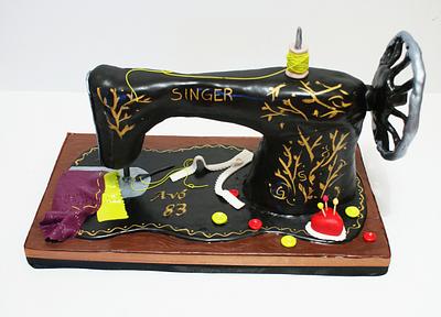 Sewing Machine - Cake by Lia Russo
