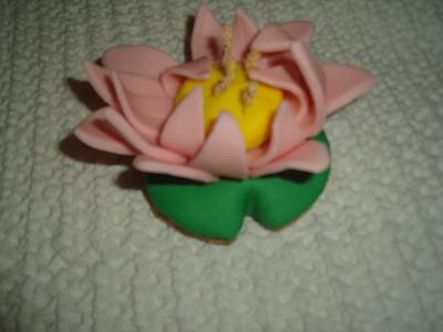 Water lily cookies - Cake by Lígia Cookies&Cakes