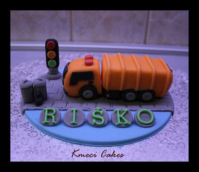 Garbage truck cake topper - Cake by Kmeci Cakes 