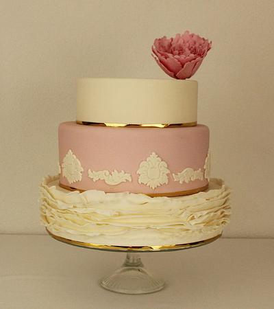 Julia Bridal Cake - Cake by Tatiana Diaz - Posh Tea Time