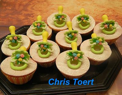 Cupcakes with a pacifiertopper - Cake by Chris Toert