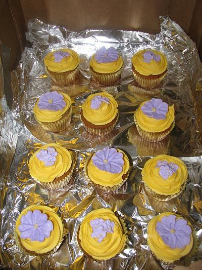 LSU colored cupcakes - Cake by musicmom27