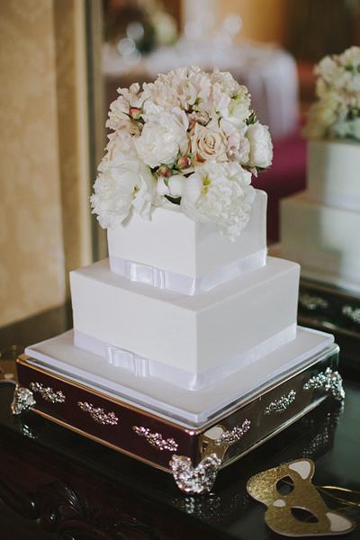 White Wedding - Cake by cakealiciouscakesbj