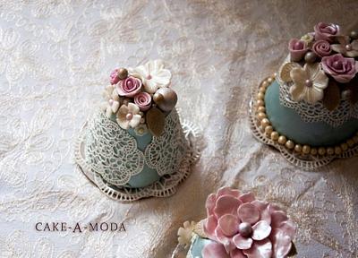 Edible Lace Mini Cakes - Cake by Cake A Moda