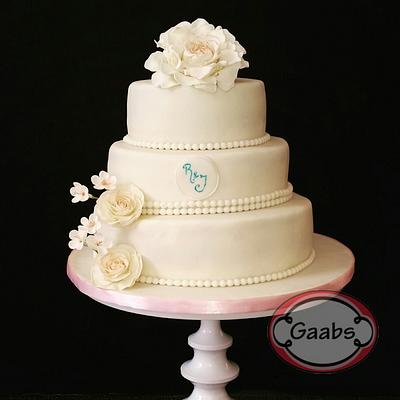 ivory weddingcake  - Cake by Gaabs