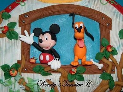 Mickey and Pluto  - Cake by Wendy Schlagwein