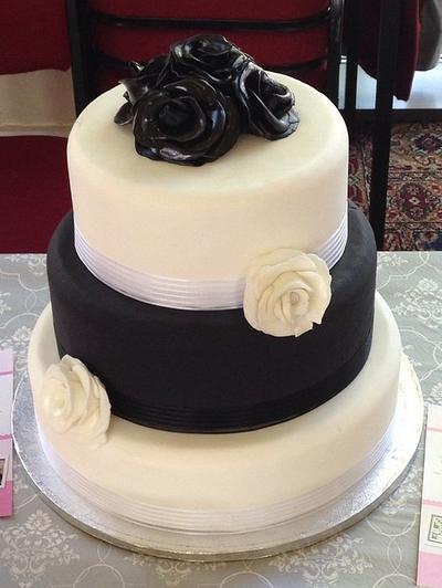 Black & white wedding cake - Cake by Savanna Timofei
