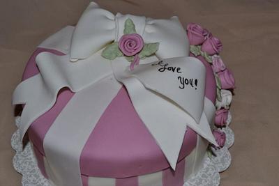 Valentine's Gift box cake 2012 - Cake by Damaris Brown