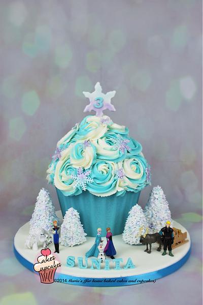 Frozen giant cupake - Cake by Maria's