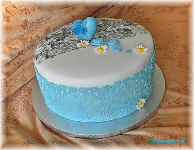 Simply birthday cake with lace - Cake by Mischell