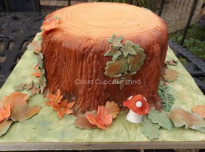 Tree Stump in Autumn - Cake by Deb