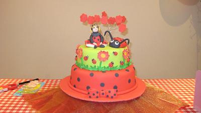 Ladybug cake - Cake by pinkblossomcakedesign