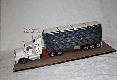 Kenworth Cattle Truck - Cake by Louise Neagle