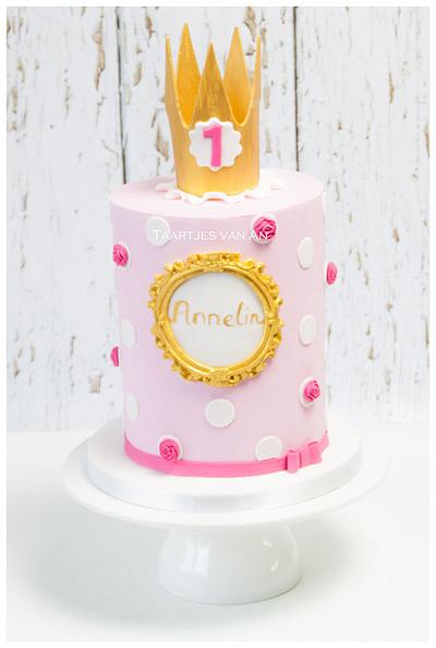 1st birthday cake in soft pink and bright gold. - Cake by Taartjes van An (Anneke)