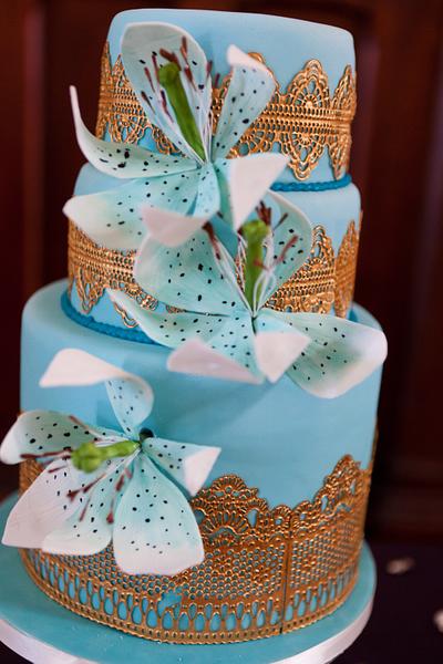 Turquoise and gold lace - Cake by Samantha Dean