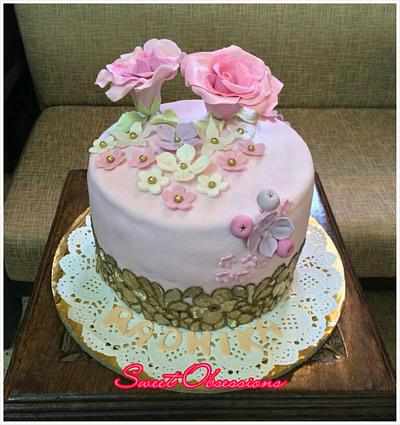 Vintage roses and laurustinus  - Cake by Sweet Obsessions by Tanya Mehta 