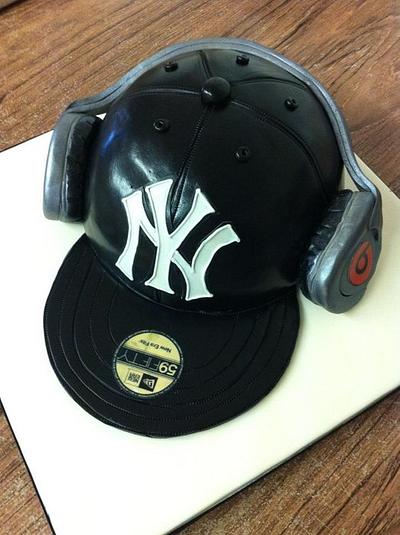 new york yankees baseball cap with music head phones - Cake by clare galvin