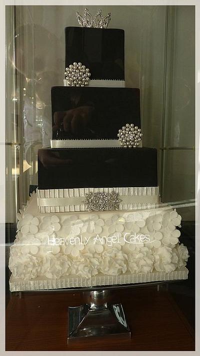 Black & White Wedding cake - Cake by Heavenly Angel Cakes
