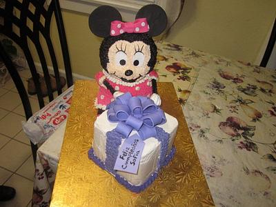 Minnie Mouse with Present - Cake by Paulina