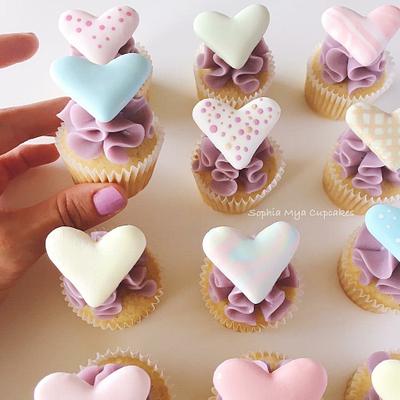 Follow your heart  - Cake by Sophia Mya Cupcakes (Nanvah Nina Michael)