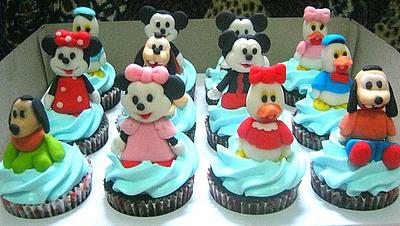 Mickey and Friends - Cake by susana reyes