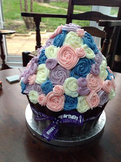 Giant cupcake bouquet - Cake by SoozyCakes