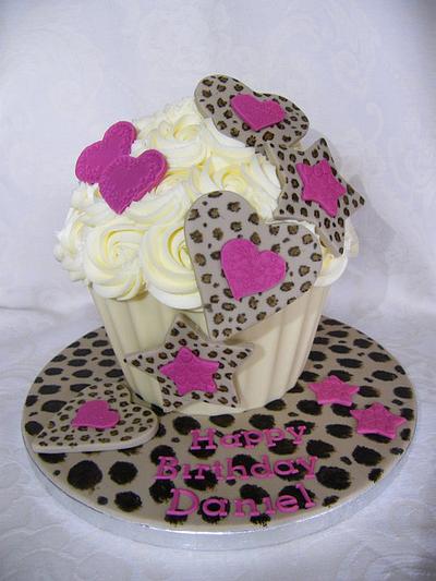 leopard print giant cupcake  - Cake by berrynicecakes