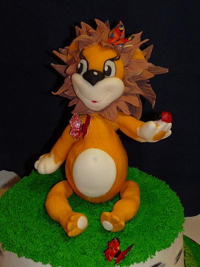 Lion on the grass - Cake by Tania