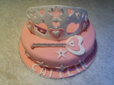 Princess Tiara - Cake by Niknoknoos Cakery