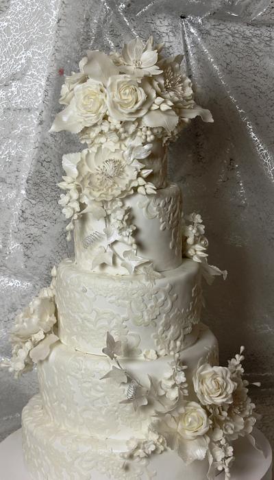 White wedding cake white flowers and lace - Cake by Viorica Dinu