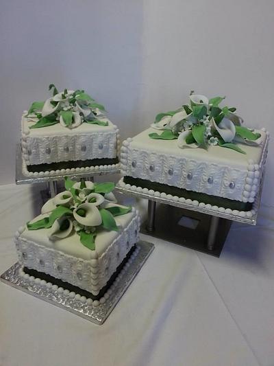 Wedding cake with fondant lelies - Cake by Probst Willi Bakery Cakes
