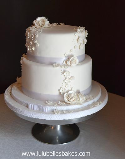 White Wedding (cake) - Cake by Lulubelle's Bakes