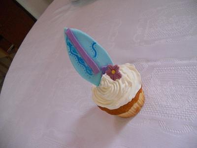 SURFER CUPCAKE - Cake by Karen de Perez