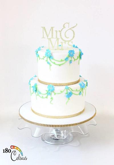 Blue Wreath Wedding Cake  - Cake by Joonie Tan