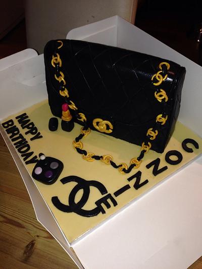 Chanel bag cake - Cake by TaylorBakes
