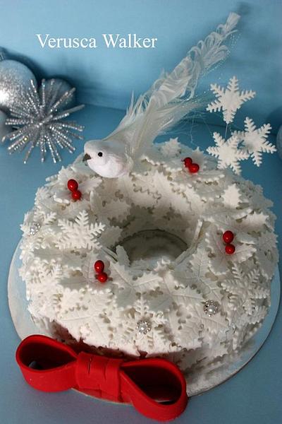 Christmas White Garland - Cake by Verusca Walker