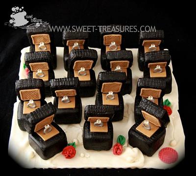 Mini Ring Box Cakes - Cake by Sweet Treasures (Ann)