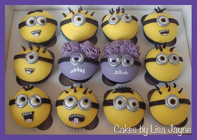 Minions - Cake by Lisa williams