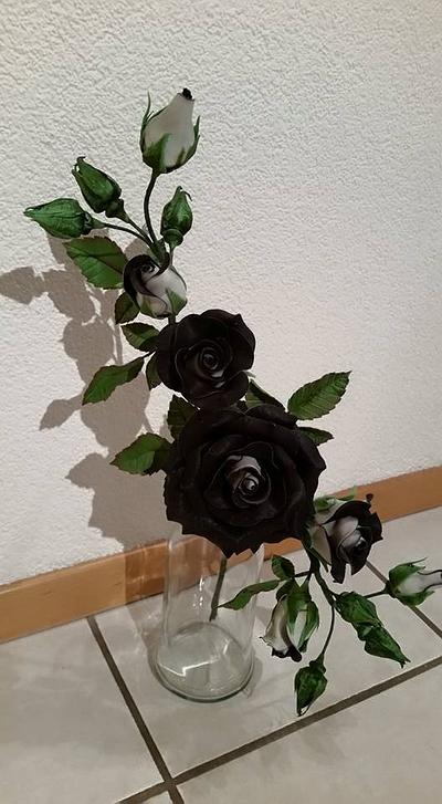 Black an White Roses... - Cake by Weys Cakes